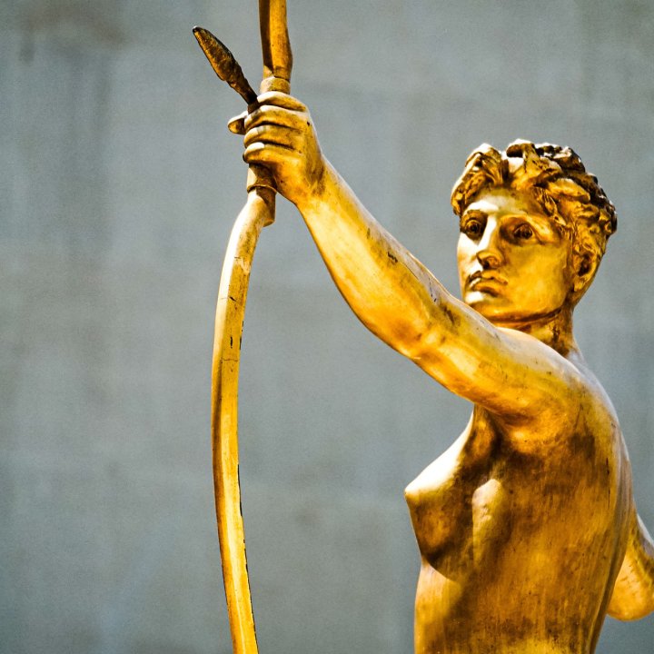 enterprise-search-business-statue-gold-arrow